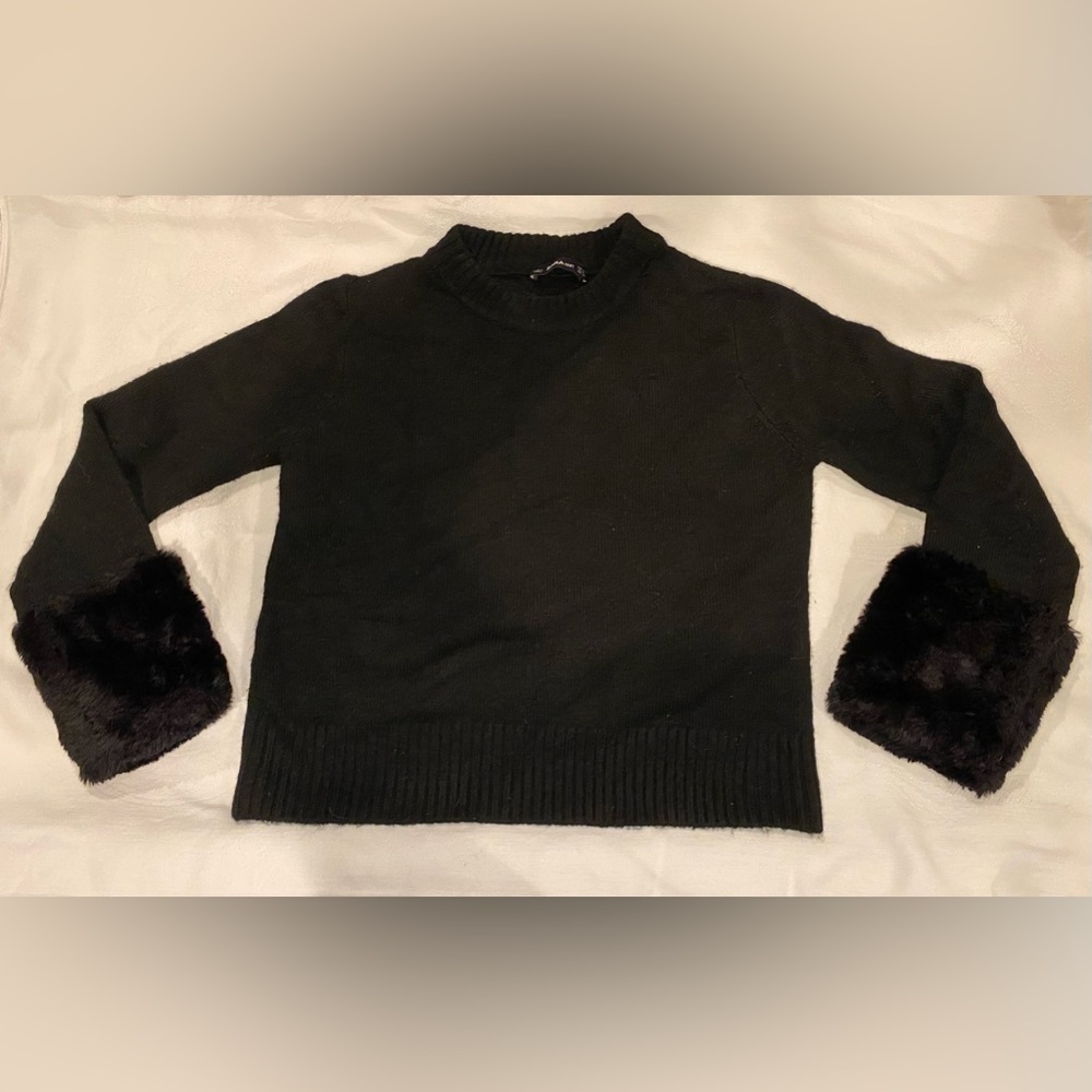 Zara faux fur cuff crewneck sweater
